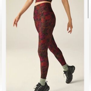 Beyond Yoga | Midnight Floral SoftMark High Waisted Midi Legging